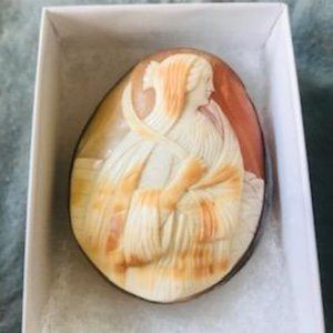 Large Genuine Vintage Carved Shell Cameo Brooch